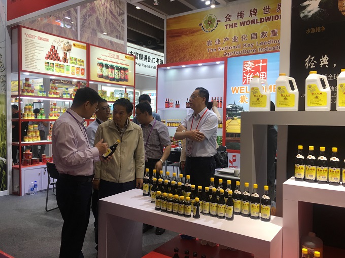省政协经济委员会副主任笪家祥视察凯发k8集团广交会展位